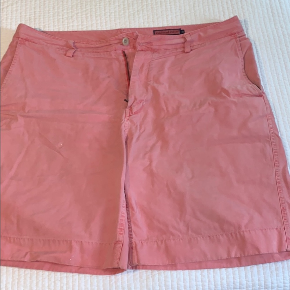 Vineyard vines size 38 salmon island shorts